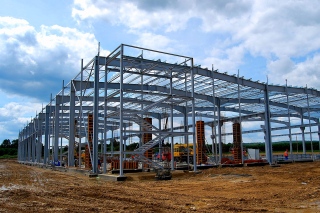 Säulen Produktion und Montage Polen